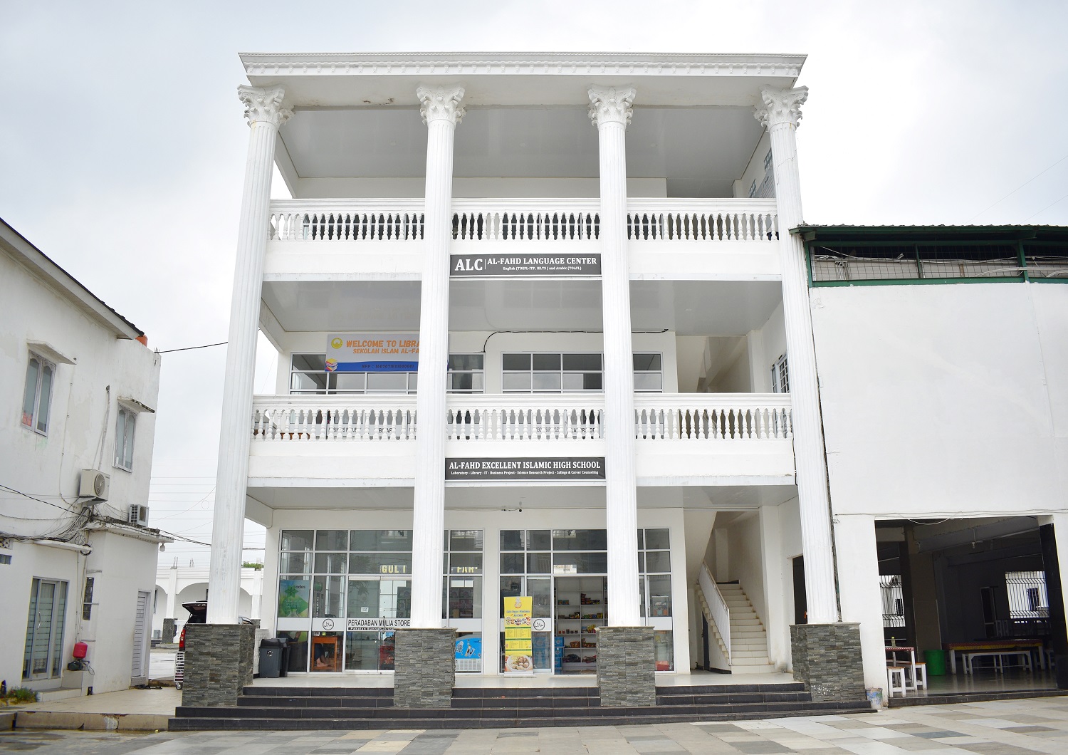 Perpustakaan dan Kantin Sekolah